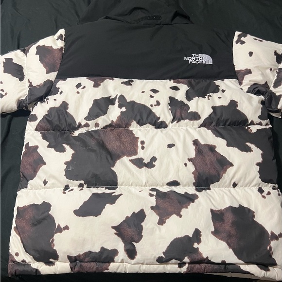 Limited edition North face cow print puffer jacket (L) - Picture 3 of 3